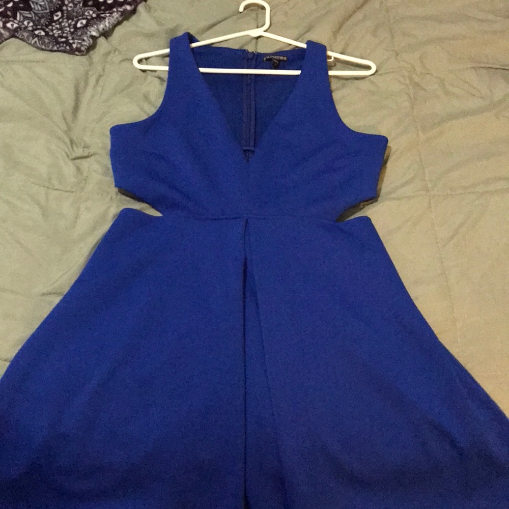 Express dress with cutouts